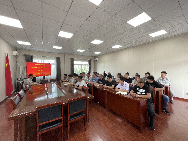 【理論宣講】鑫巖公司開展“凝聚思想偉力，助推強(qiáng)工興產(chǎn)”宣講活動(dòng)